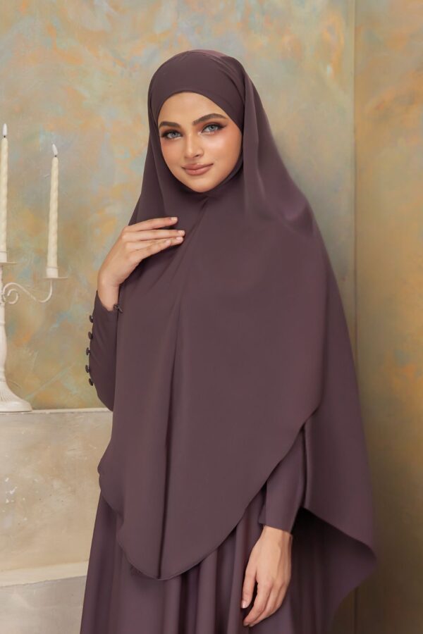 khimar-needa-darkchoc